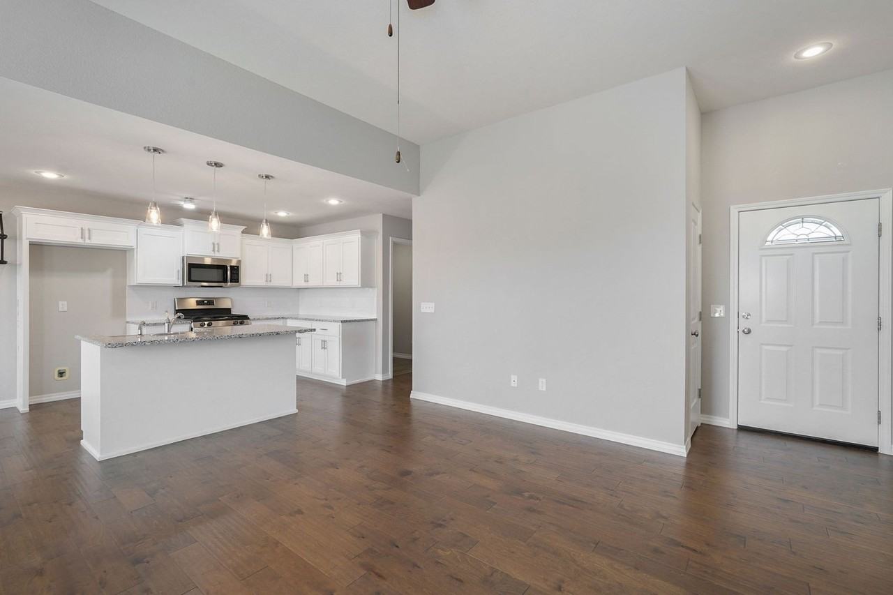 2414 E Mission St - Photo 6 of 26