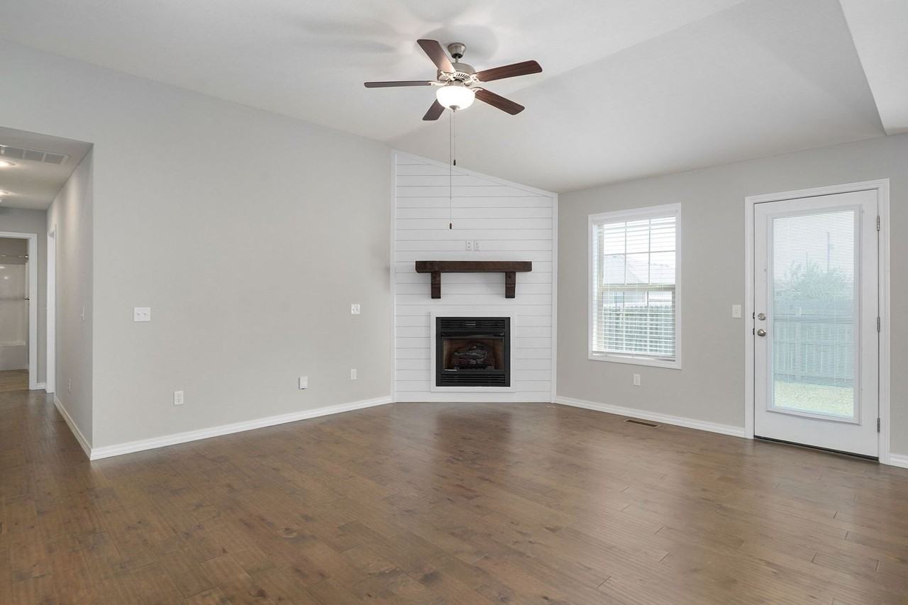 2414 E Mission St - Photo 7 of 26