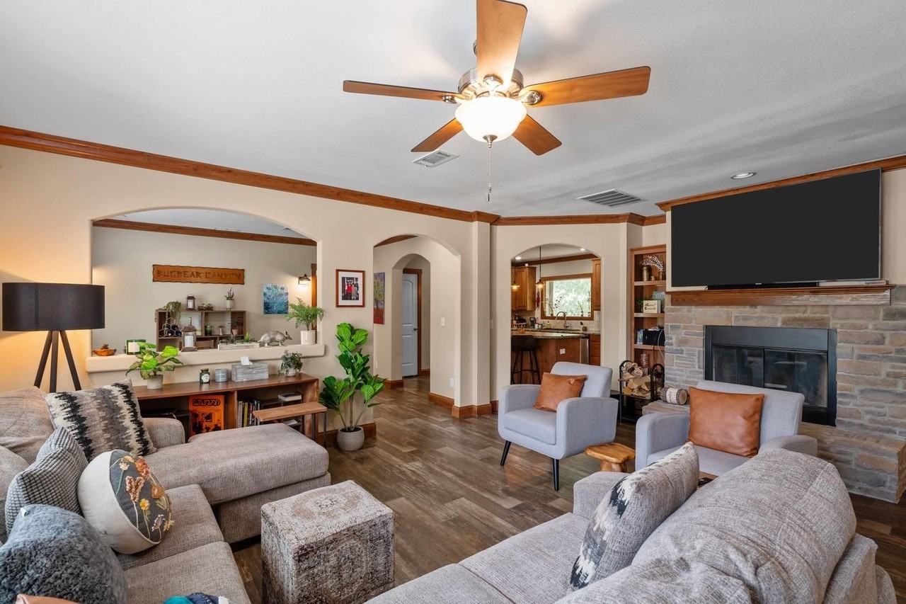 23038 Pedernales Canyon Trl - Photo 4 of 22