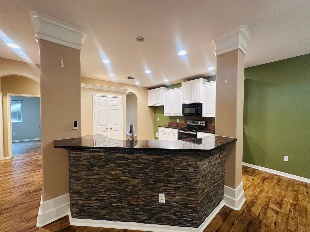 6017 Tapestry Dr - Photo 4 of 34