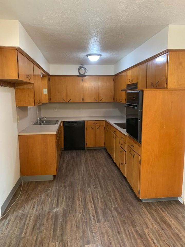 580 Columbia Ave - Photo 3 of 8