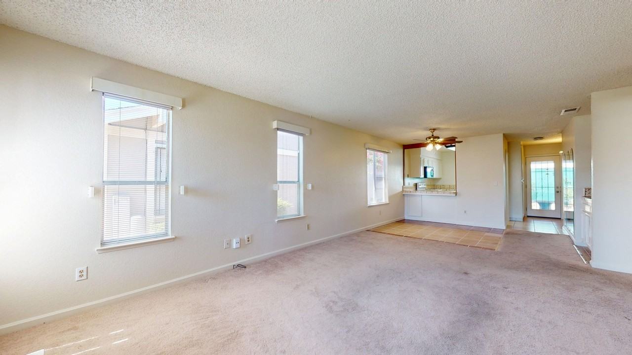 1027 W Dakota Ave - Photo 3 of 19