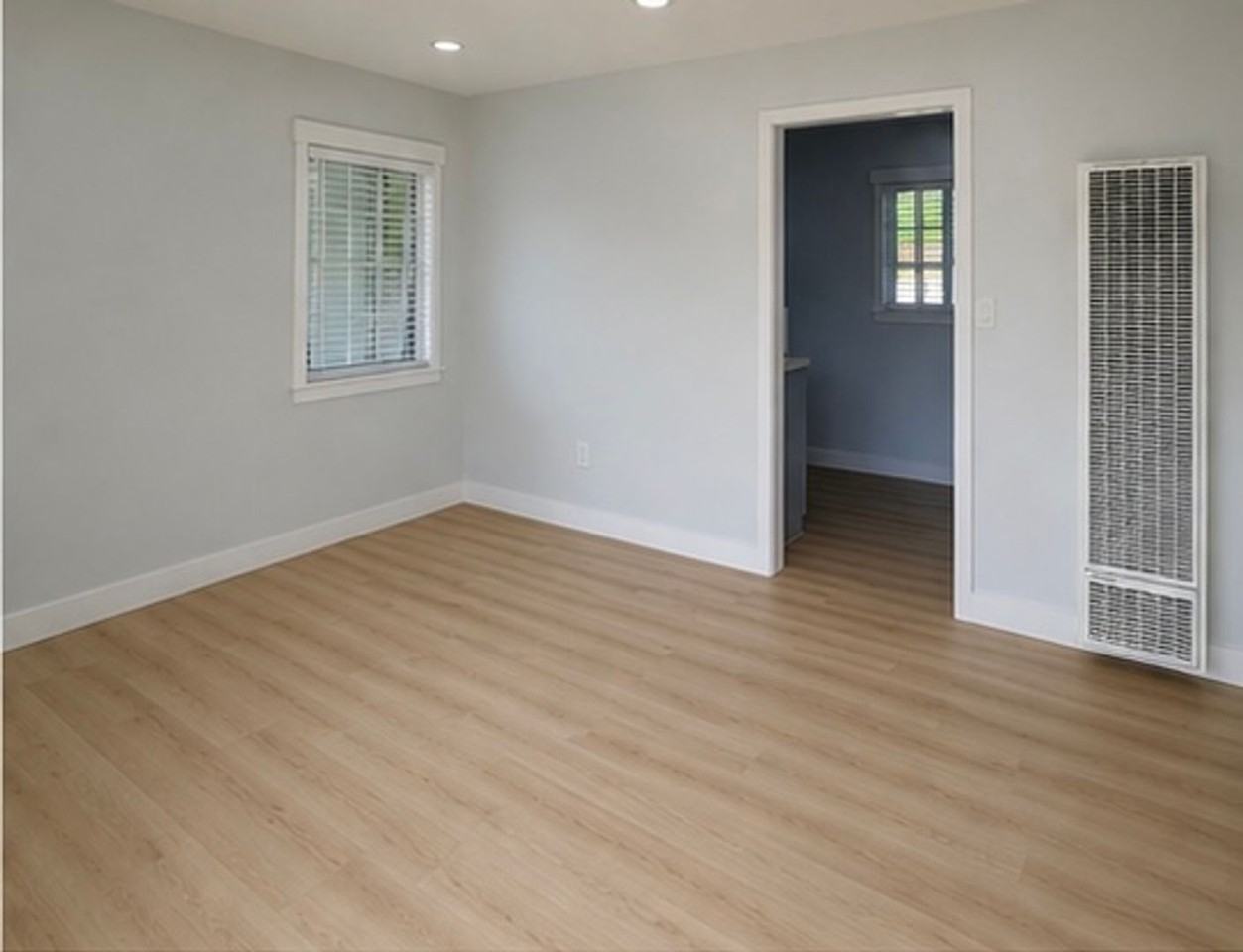 3502 Nyeland Ave - Photo 5 of 9