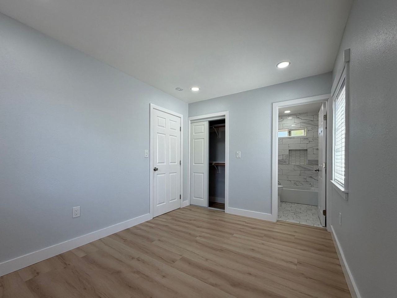 3502 Nyeland Ave - Photo 6 of 9