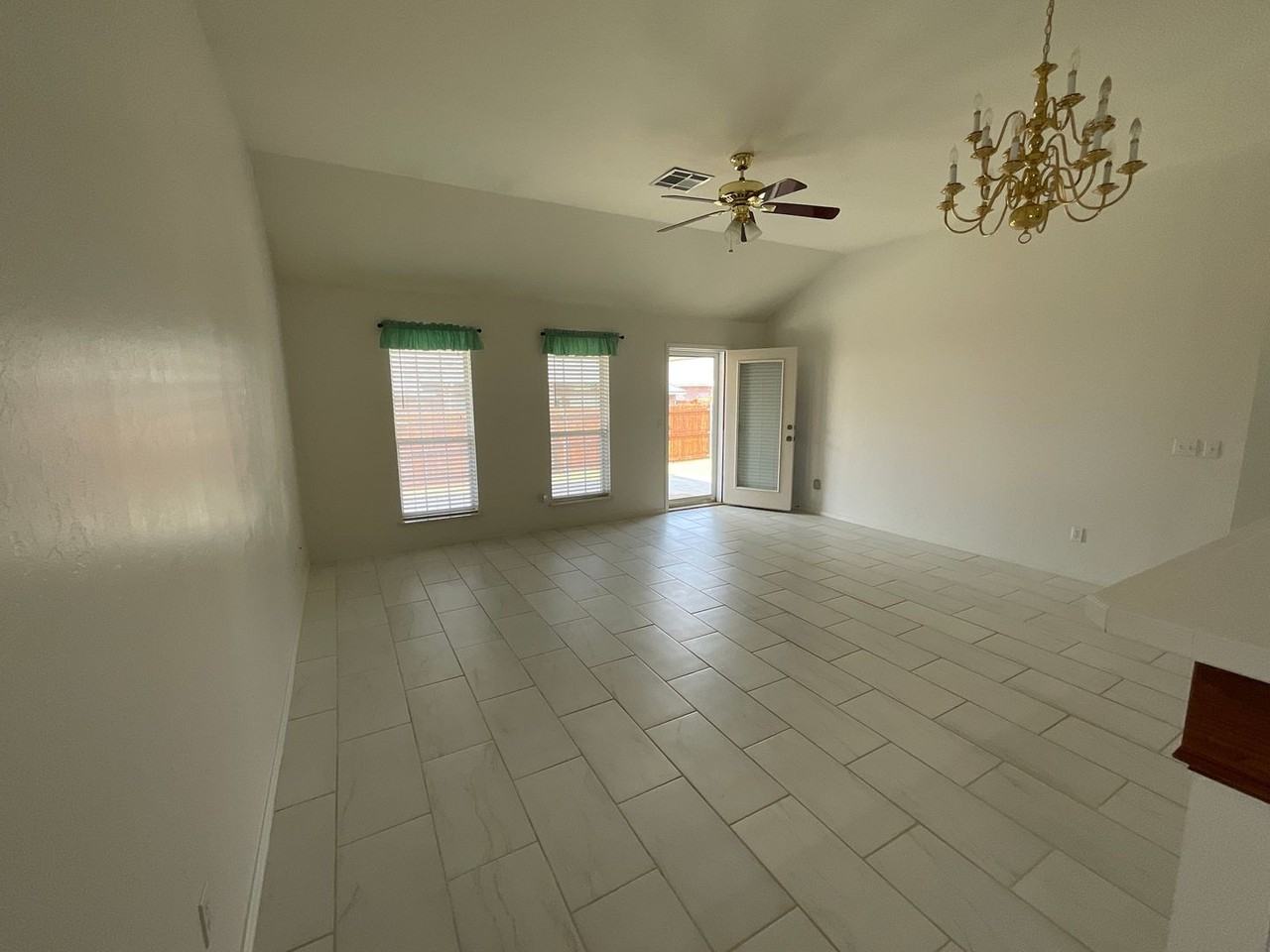 5801 Nw 101st St - Photo 5 of 16