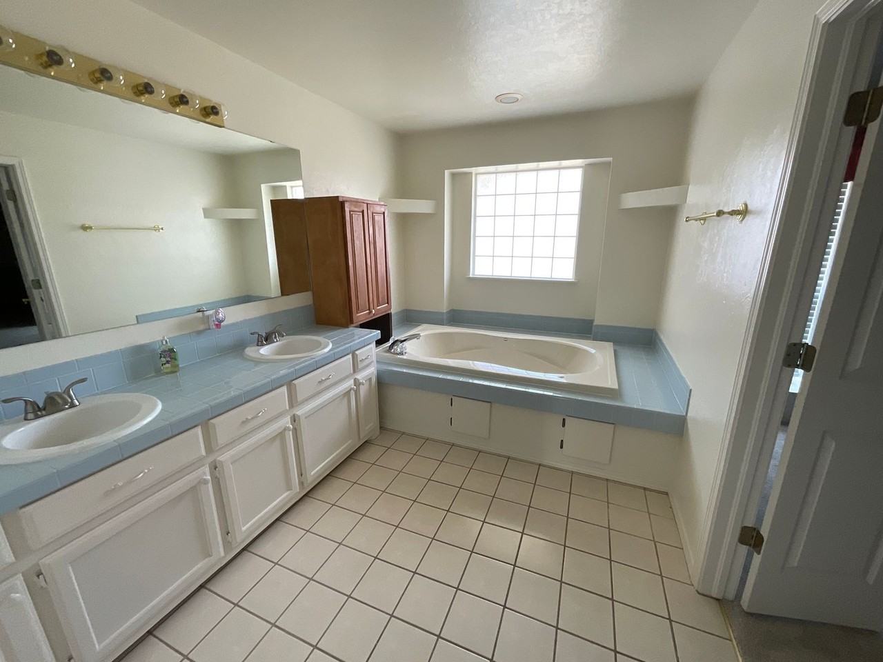 5801 Nw 101st St - Photo 6 of 16