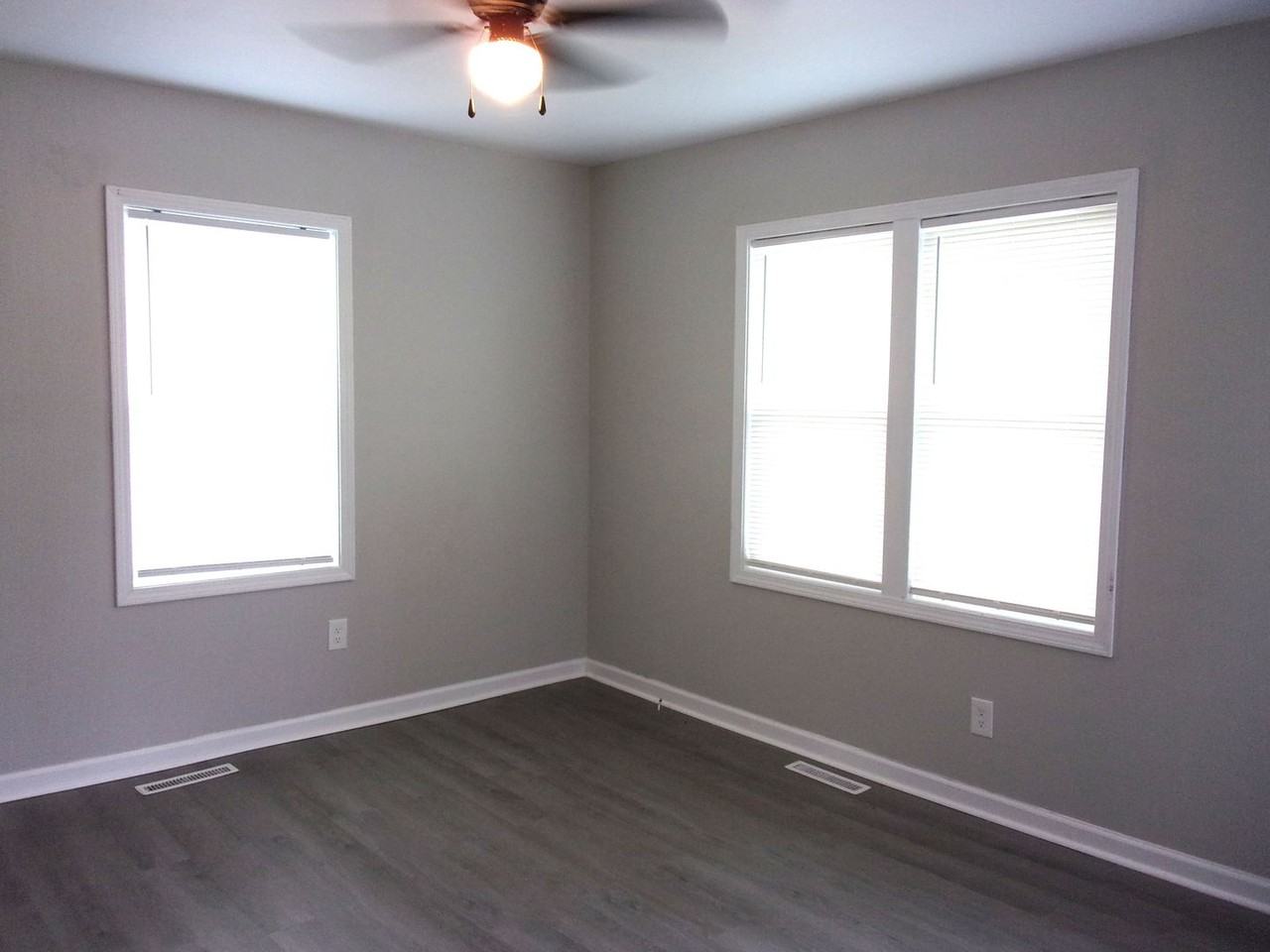 247 Barber St - Photo 3 of 11