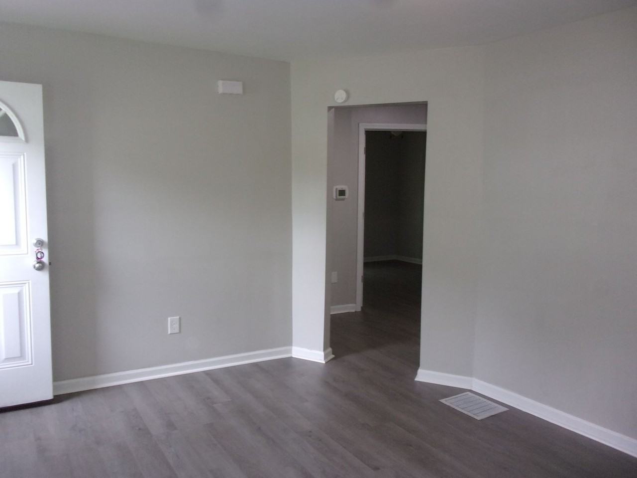 247 Barber St - Photo 4 of 11