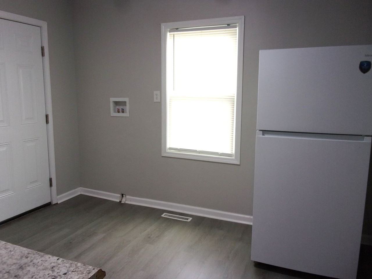 247 Barber St - Photo 6 of 11