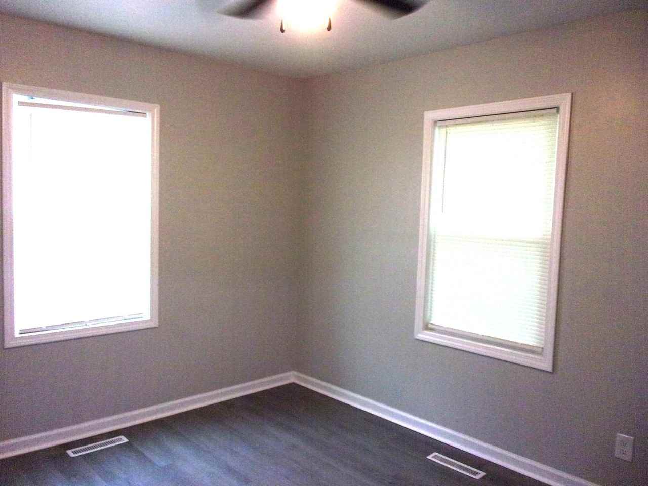 247 Barber St - Photo 7 of 11