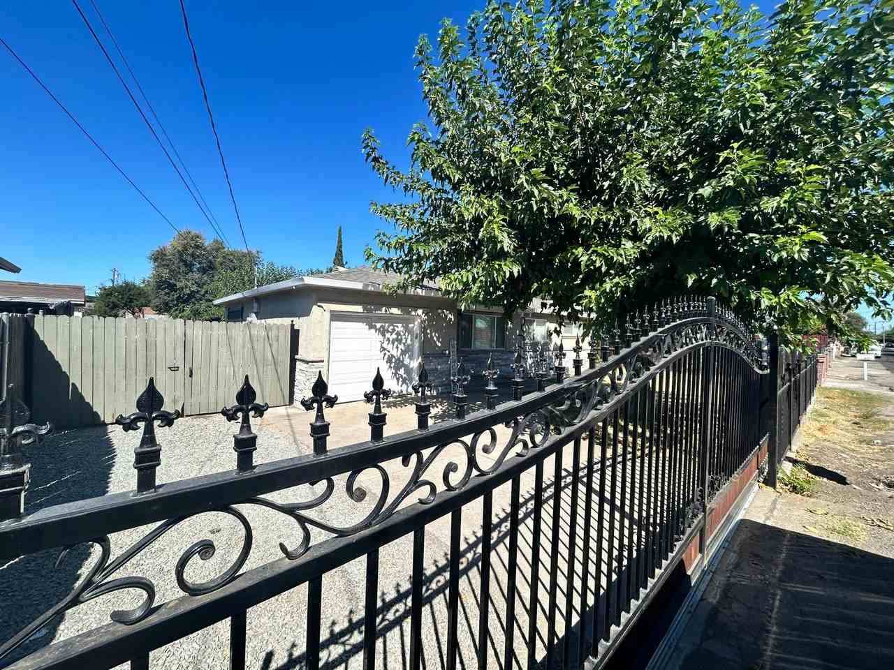 131 S Olive Ave - Photo 7 of 22