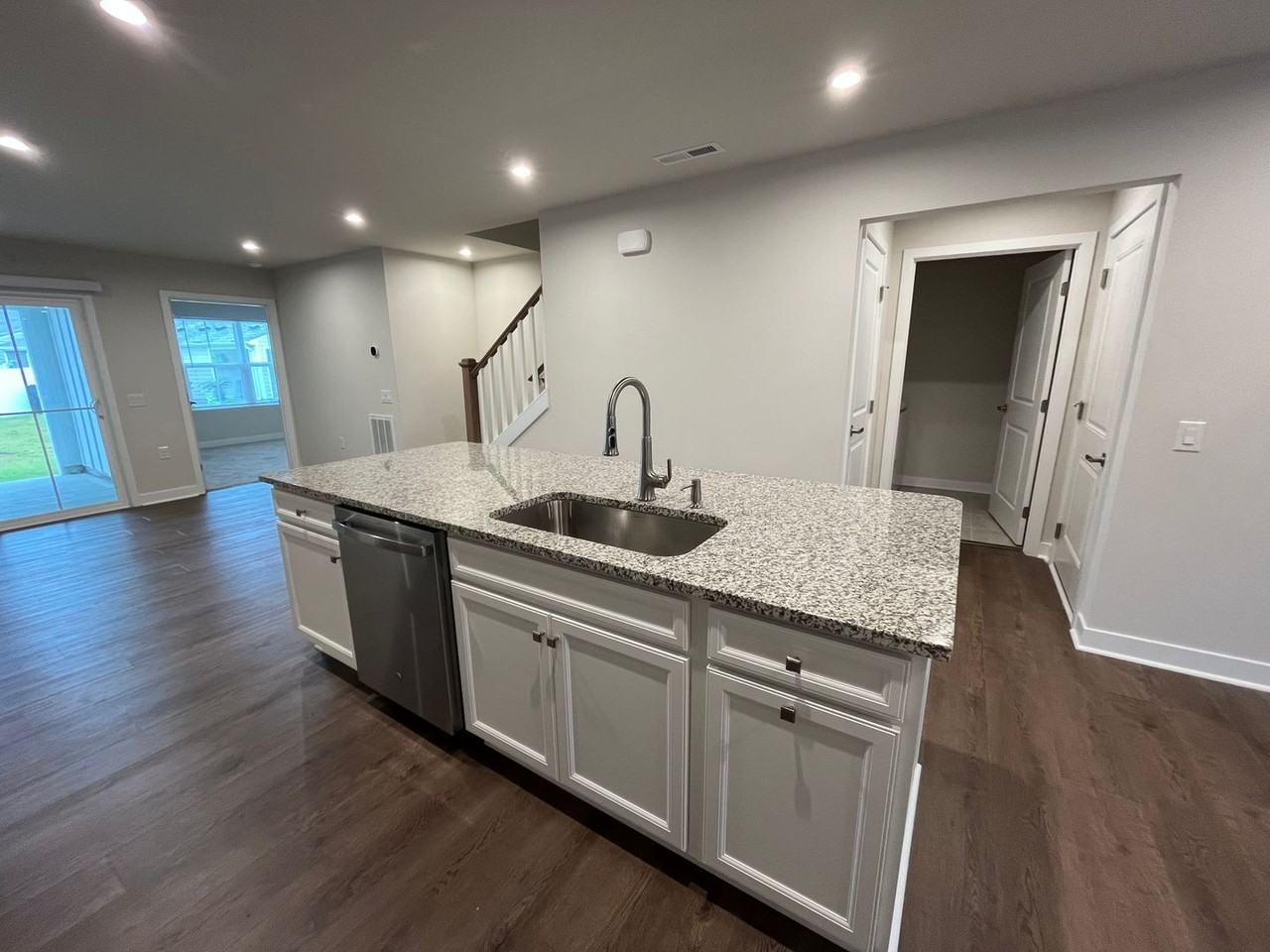 4184 Farmfield Dr - Photo 6 of 31