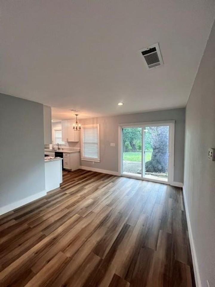 200 Deen Ave - Photo 4 of 19