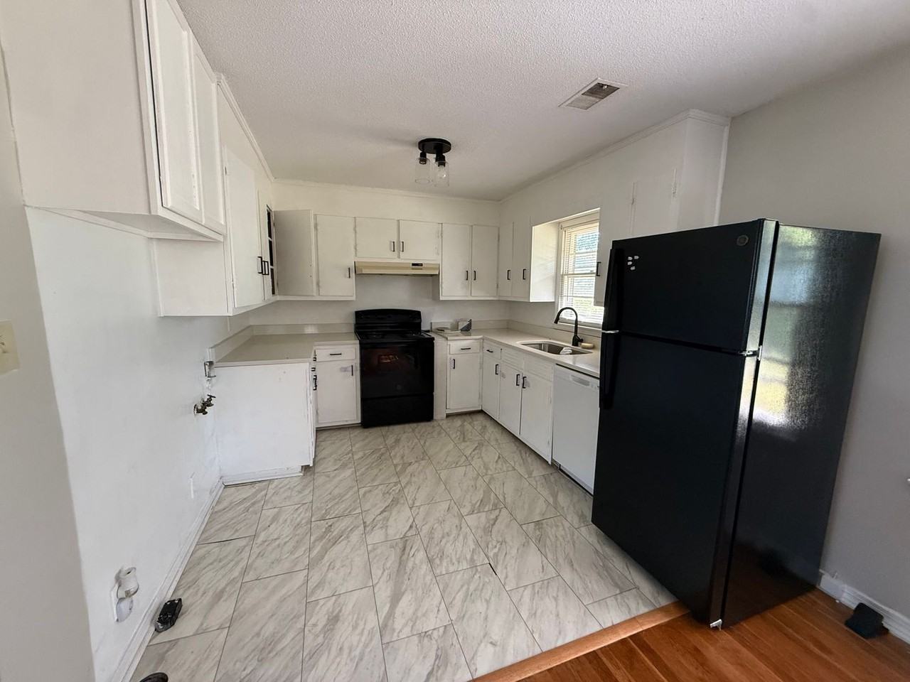 307 Union Ave - Photo 2 of 18
