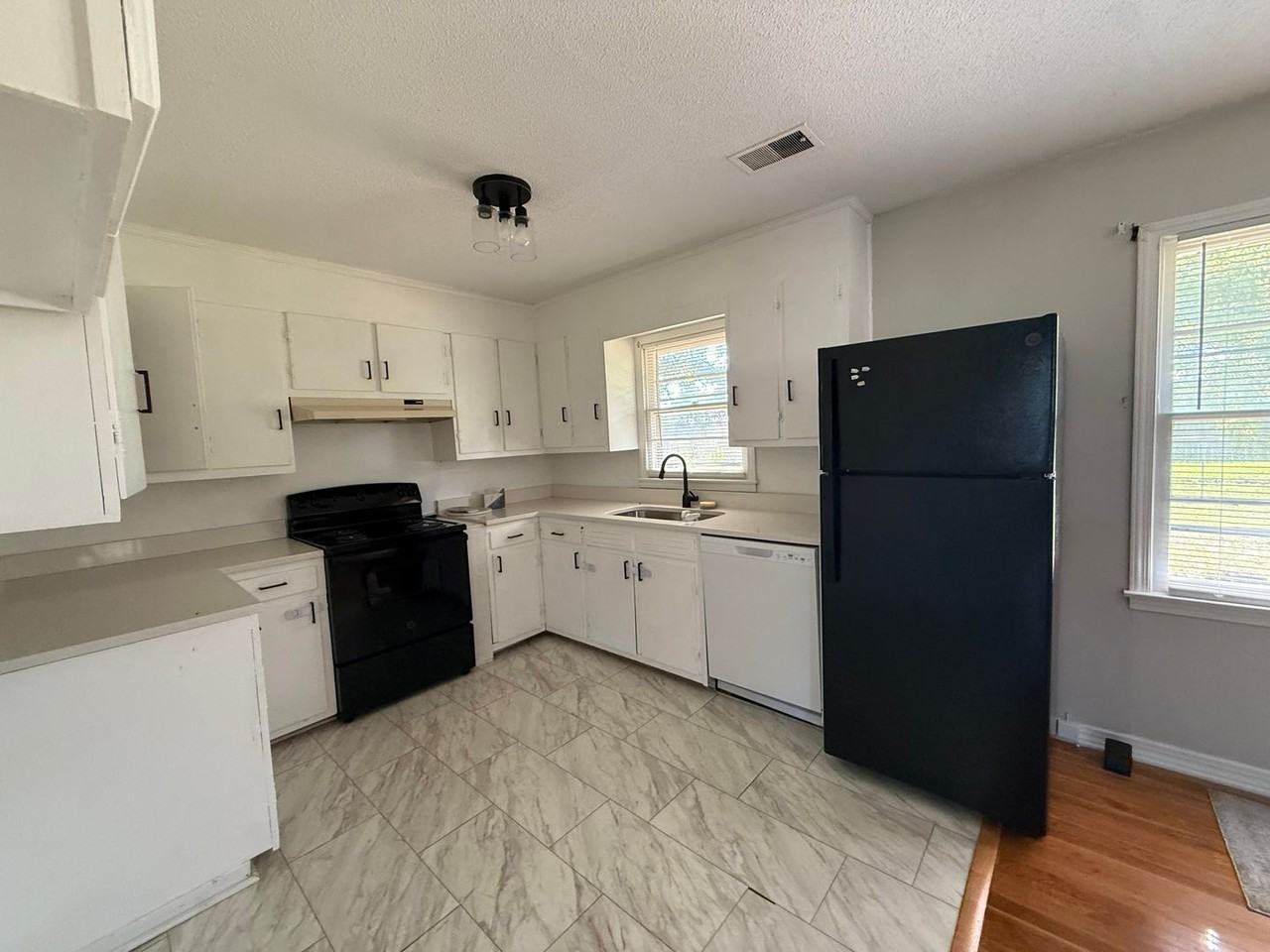 307 Union Ave - Photo 3 of 18