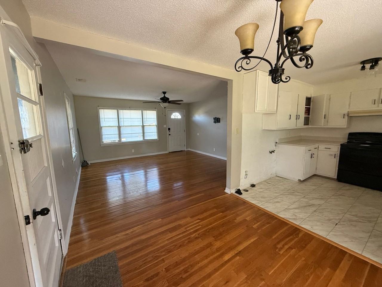 307 Union Ave - Photo 4 of 18