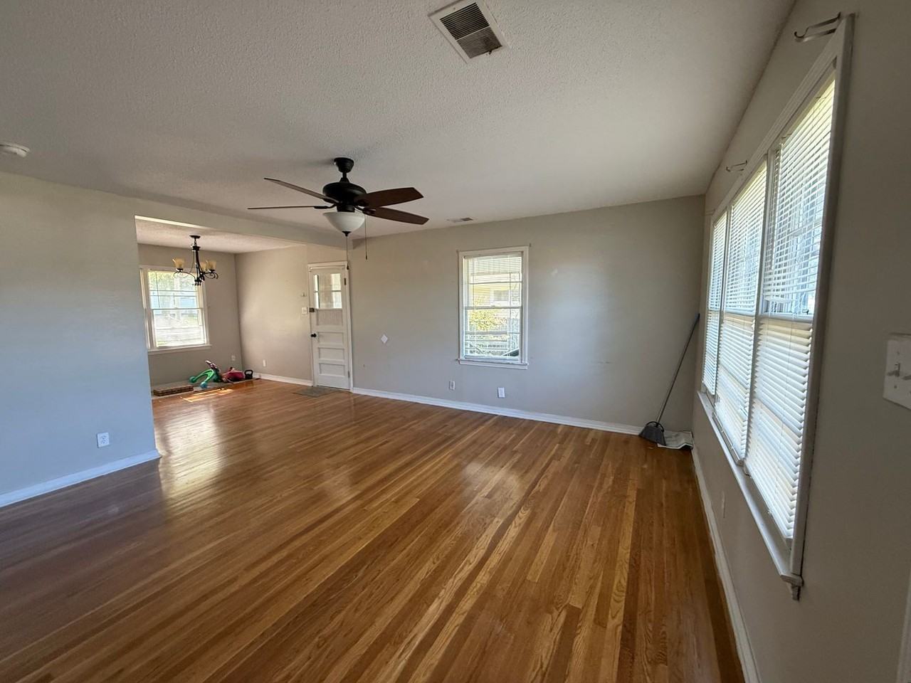 307 Union Ave - Photo 5 of 18