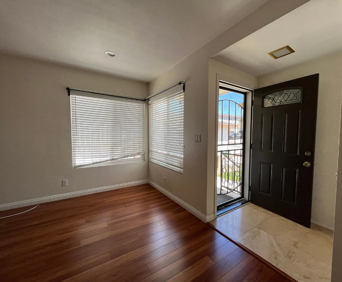 4447 W 172nd St - Photo 6 of 20