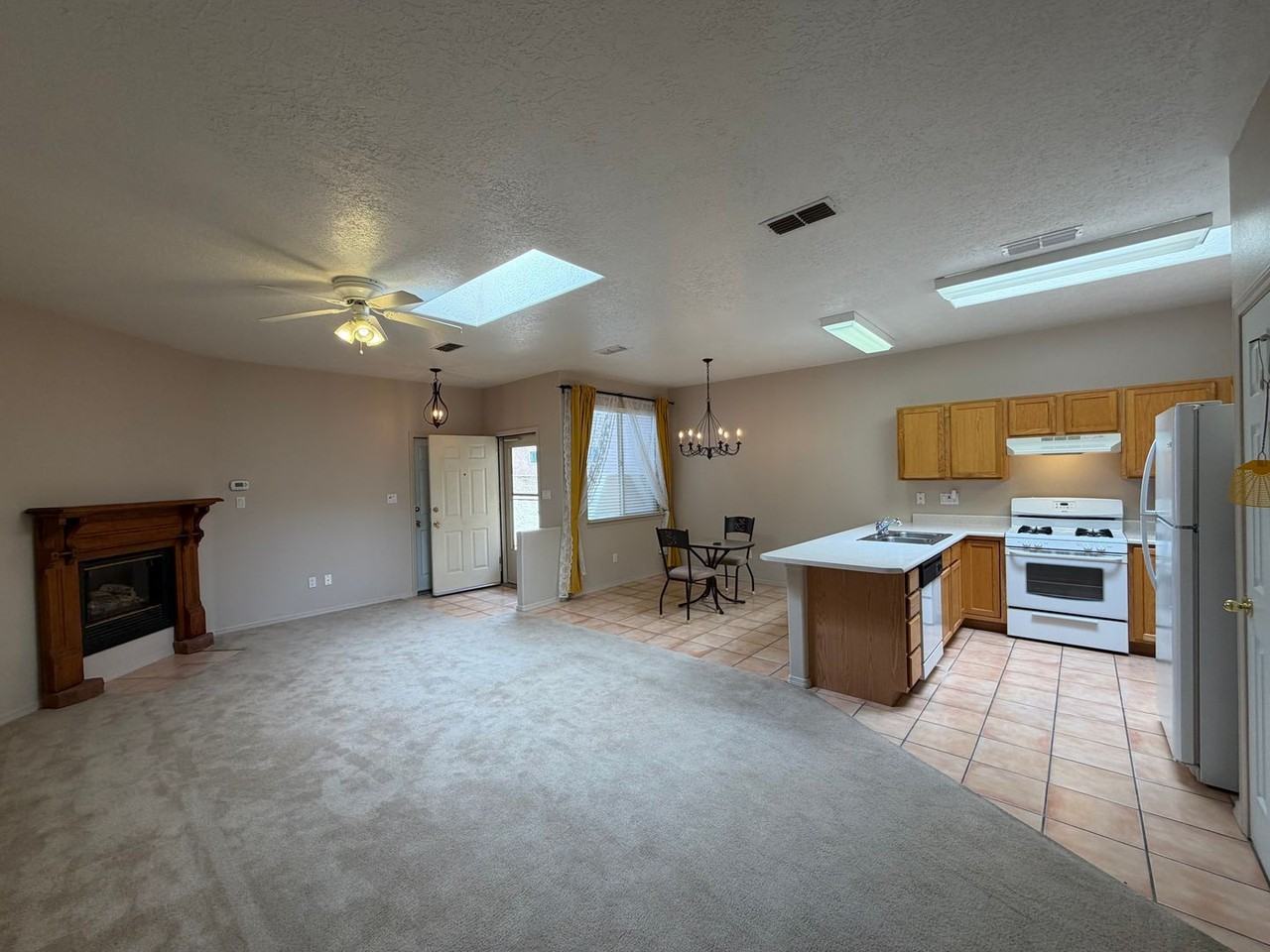 4516 Holiday Breeze Pl Ne - Photo 3 of 17