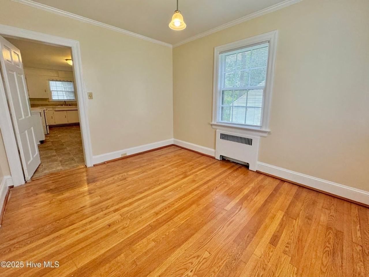 306 Wilson Ave - Photo 6 of 17