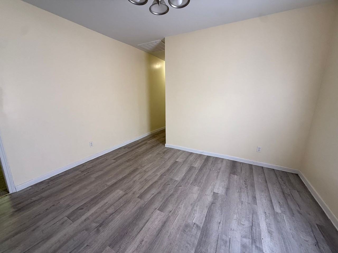 908 Darlington Way Sw - Photo 2 of 14