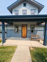 featured image of 1082 Se Yarrow Ave