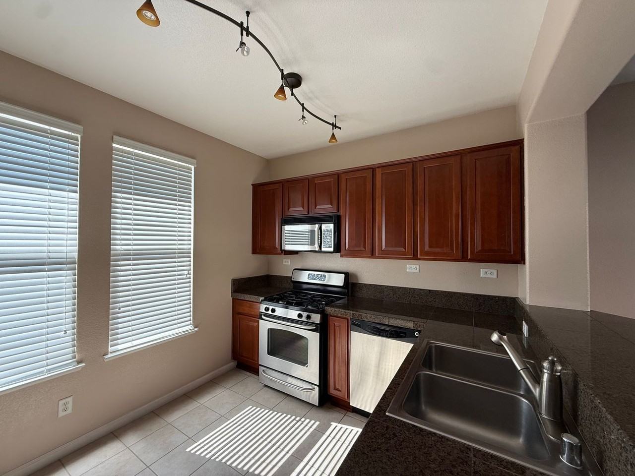 4350 Mount Kisco Way - Photo 5 of 14