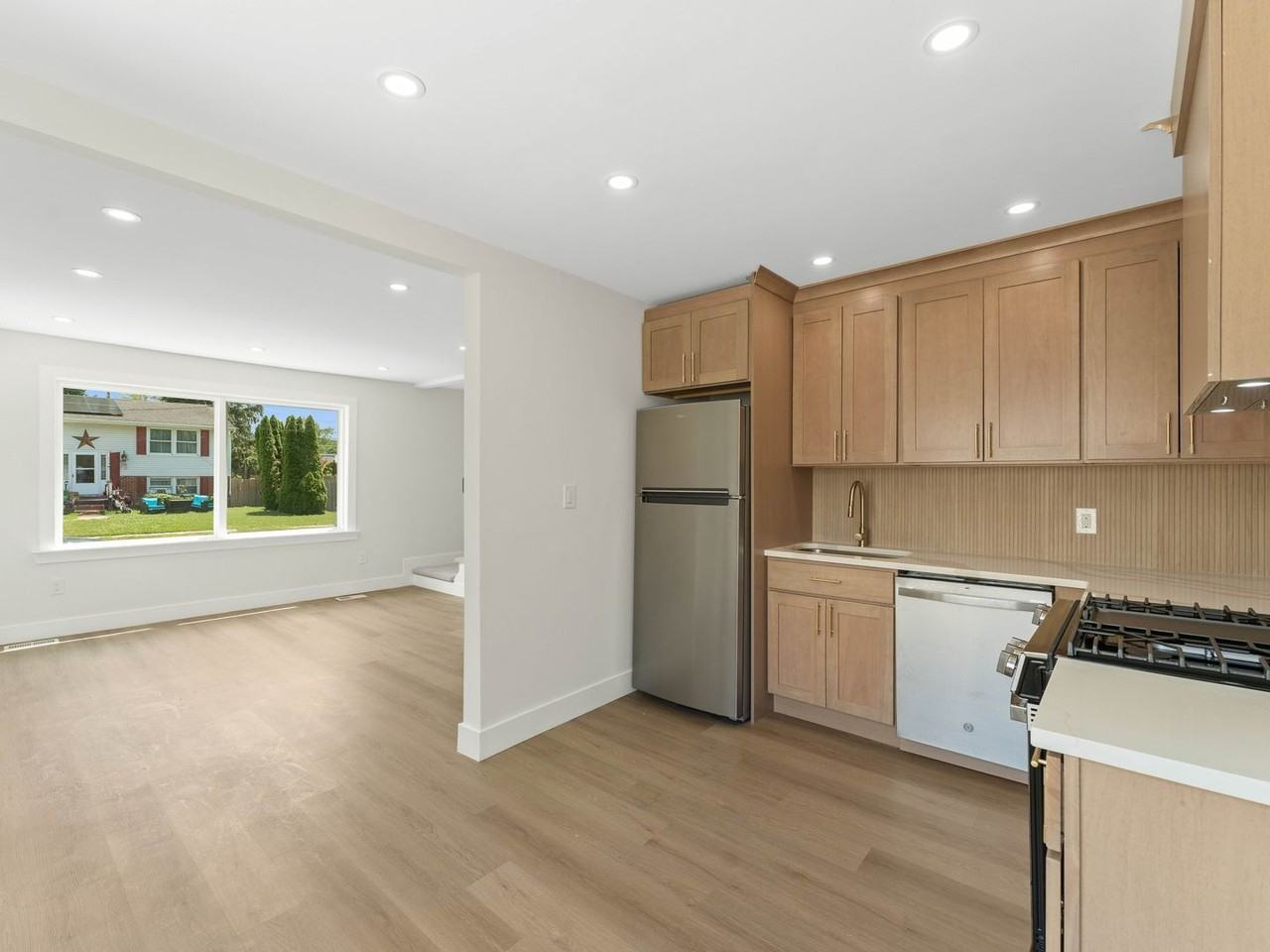607 W Madison Ave - Photo 2 of 30