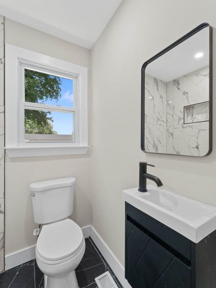 607 W Madison Ave - Photo 4 of 30