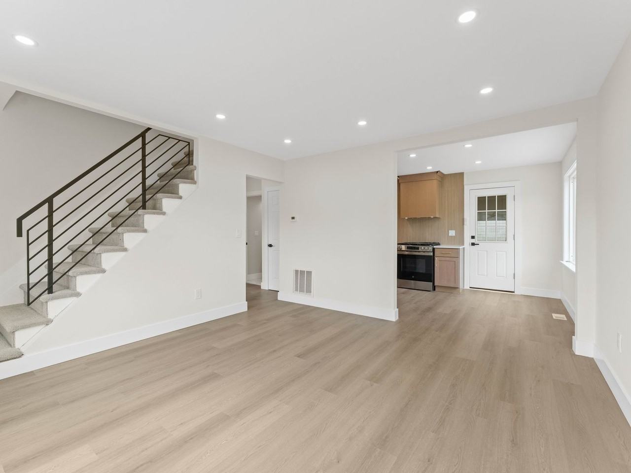 607 W Madison Ave - Photo 7 of 30
