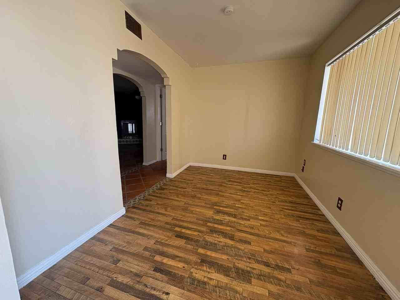 10309 Shoshone St - Photo 4 of 29