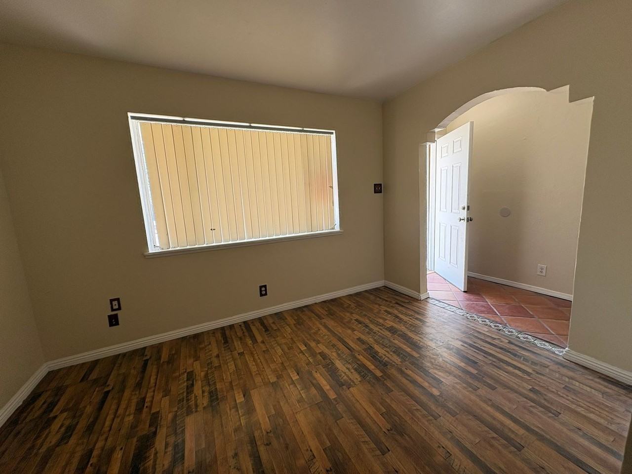 10309 Shoshone St - Photo 5 of 29