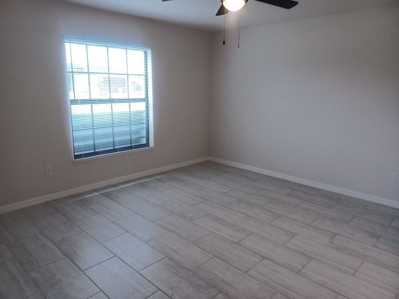 1329 Ne 19th St - Photo 4 of 16