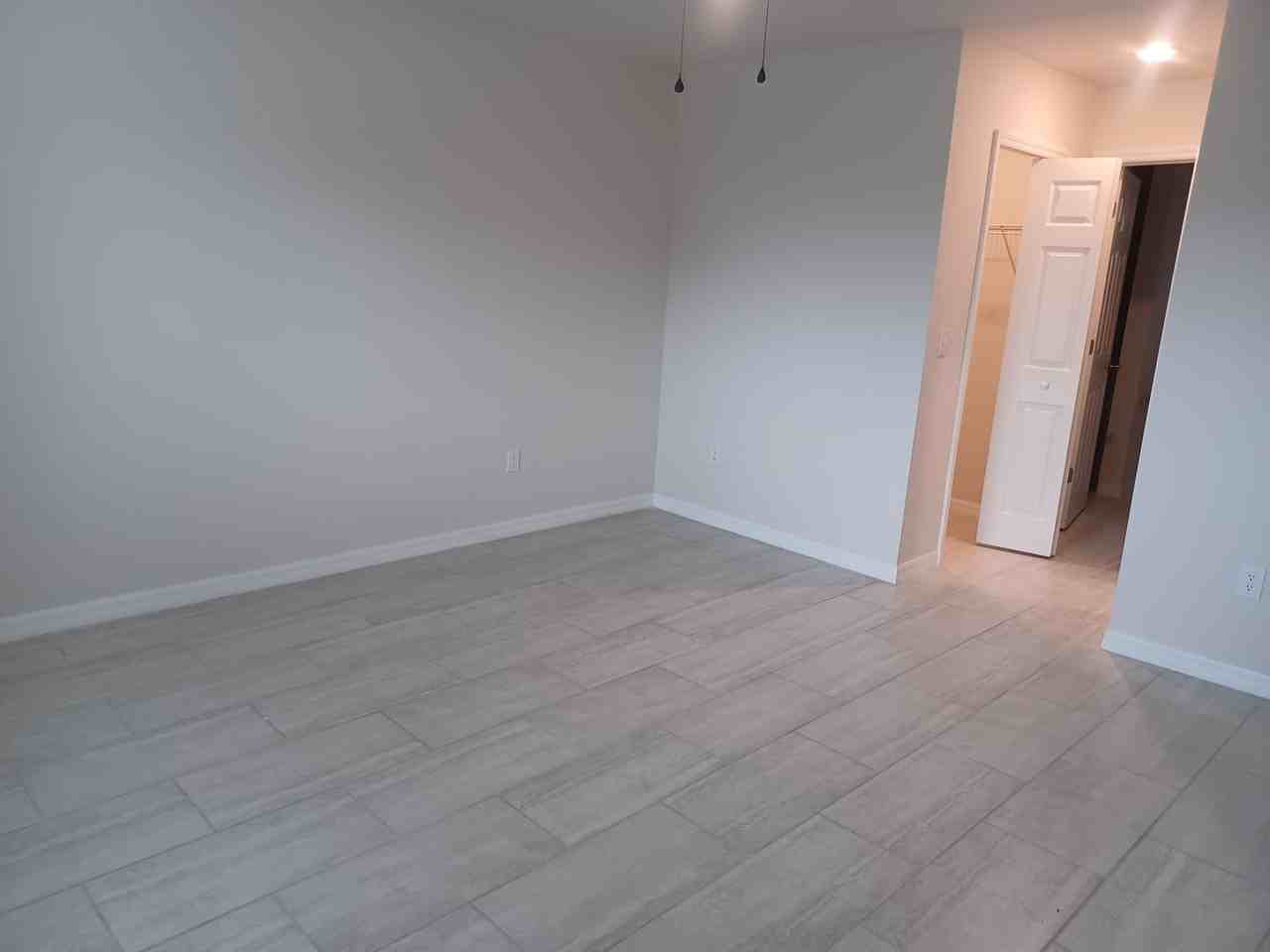 1329 Ne 19th St - Photo 5 of 16