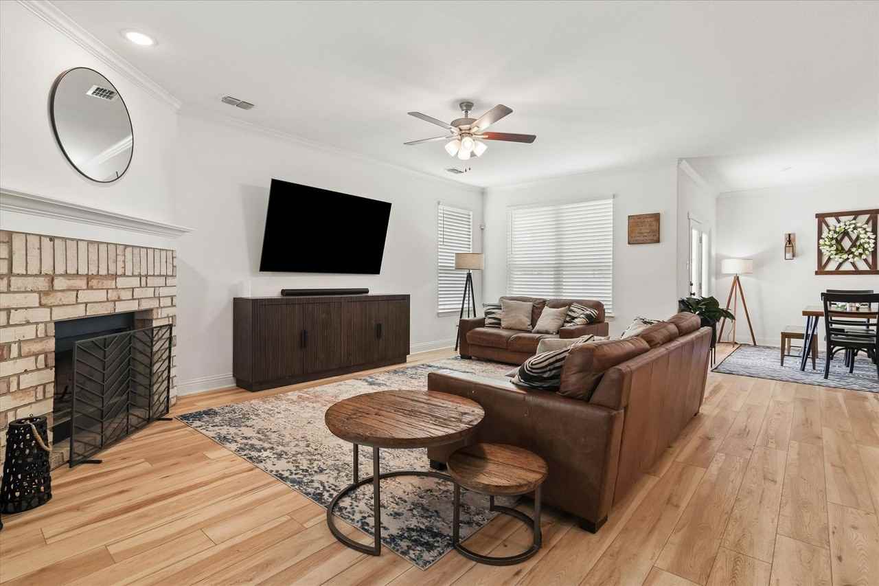 10032 Travis Dr - Photo 4 of 26