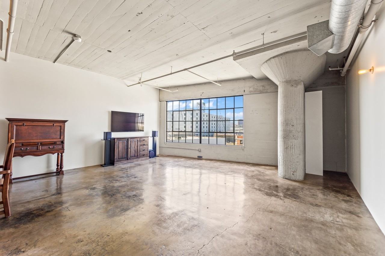 1855 E Industrial St - Photo 5 of 28