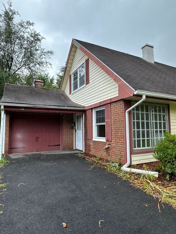 16 Marshal Ln - Photo 2 of 23
