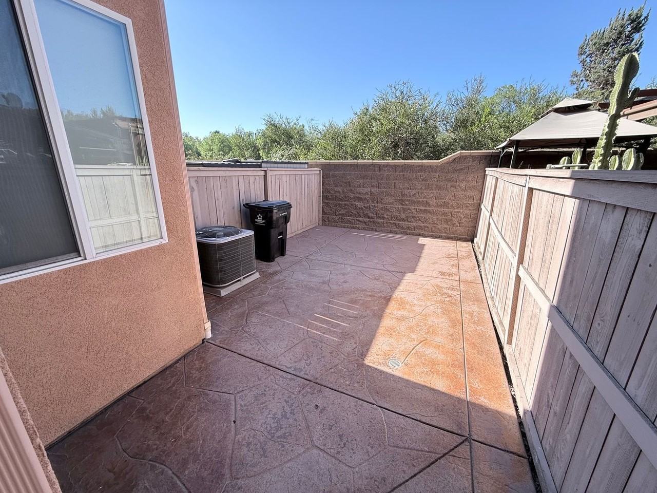 1653 Irwin St - Photo 2 of 9