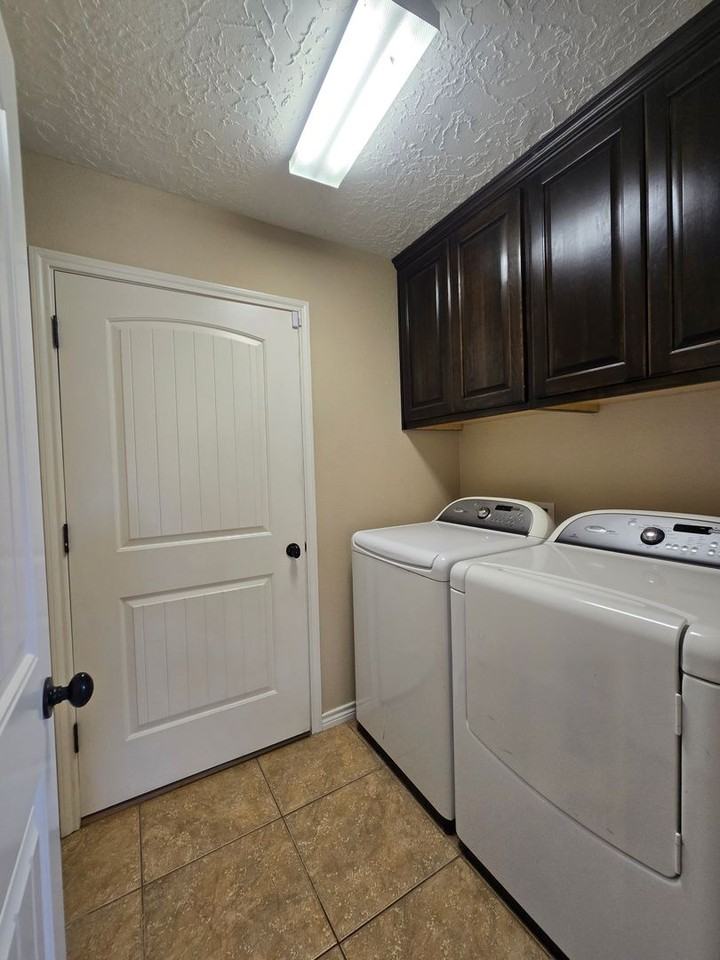 2323 Flagstone Dr - Photo 4 of 11