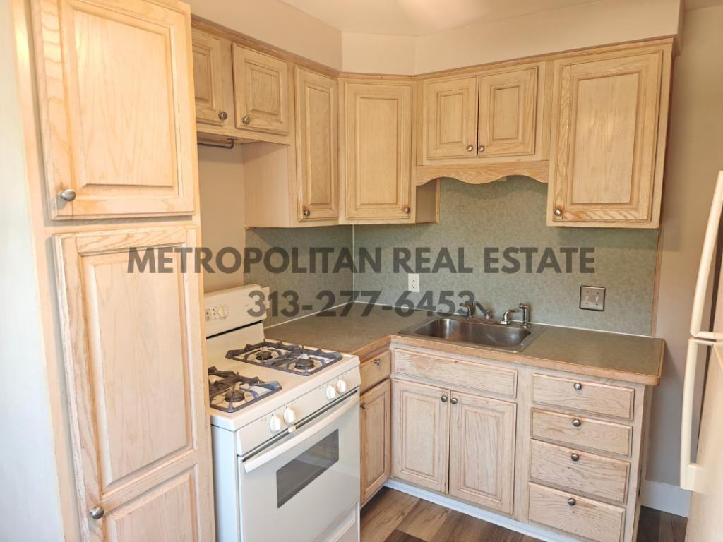 1713 Gilman St - Photo 5 of 22