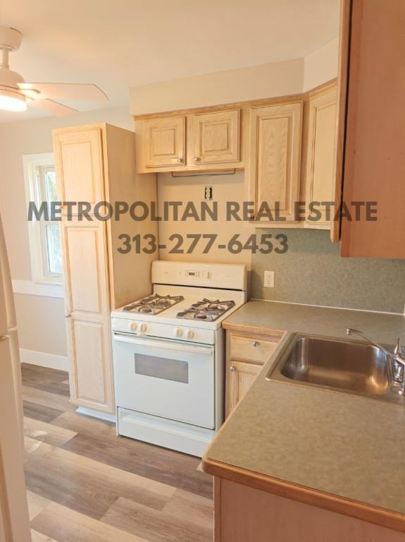 1713 Gilman St - Photo 7 of 22