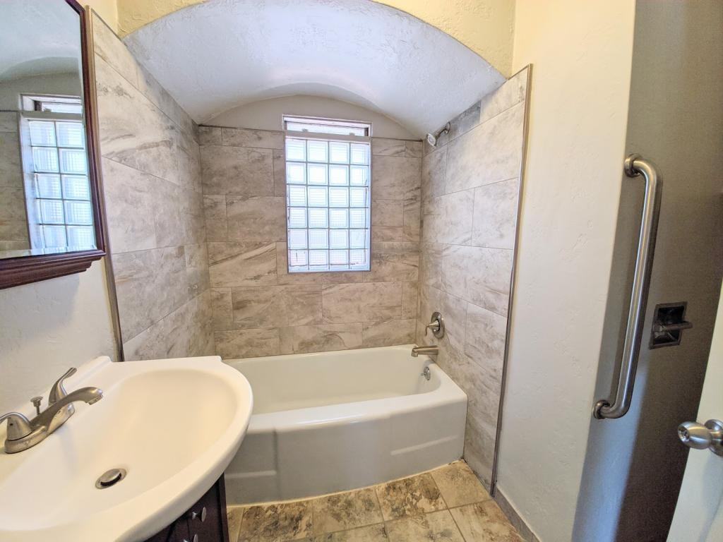 2070 Monroe Blvd - Photo 5 of 14