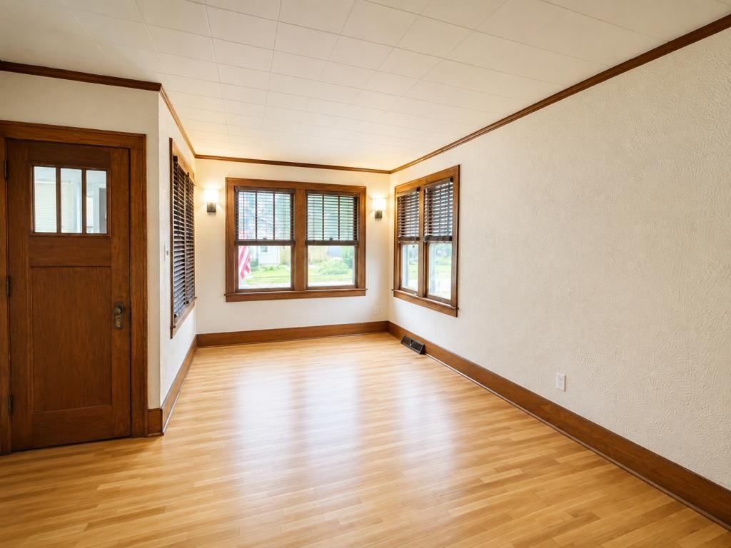 460 S Mazon St - Photo 3 of 13