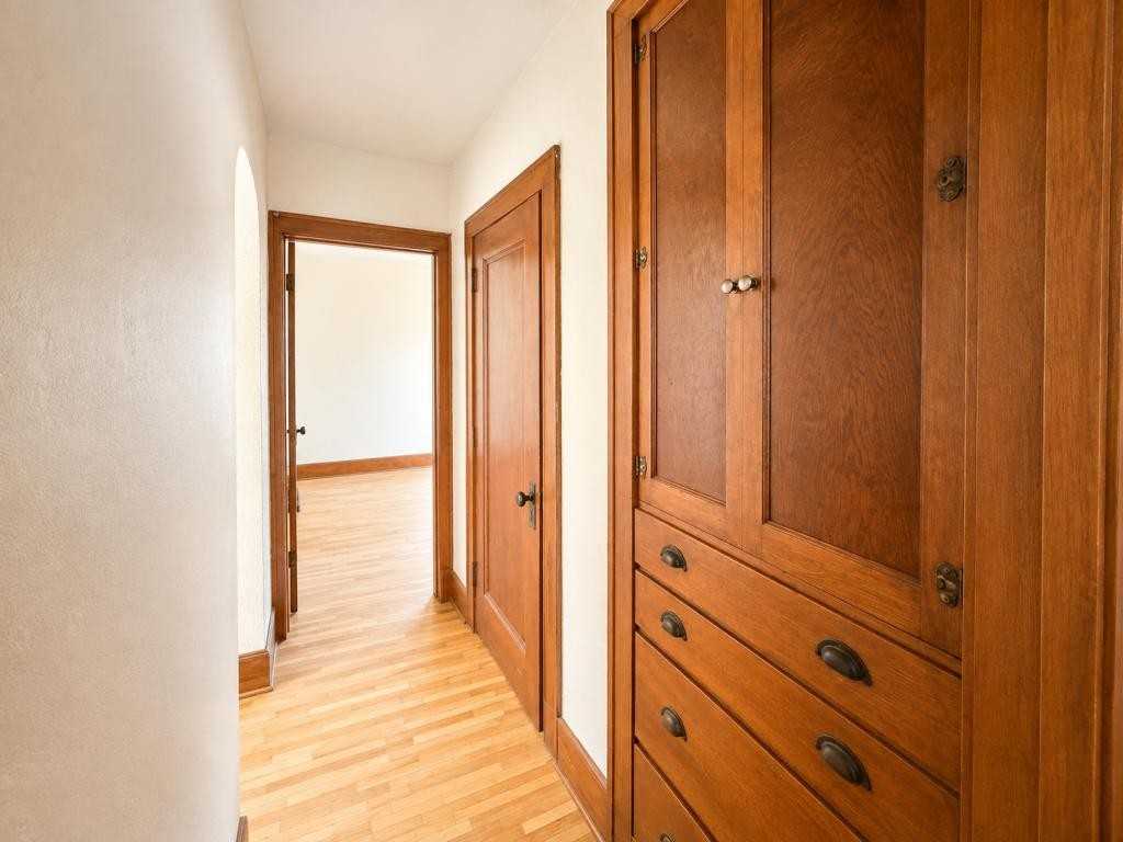 460 S Mazon St - Photo 5 of 13