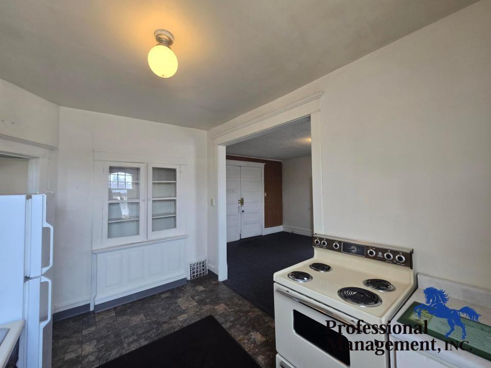 604 N 24th St #1 - Photo 4 of 9