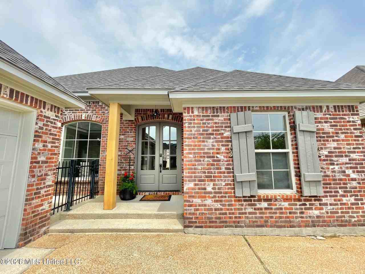 718 Chambord Dr - Photo 2 of 11
