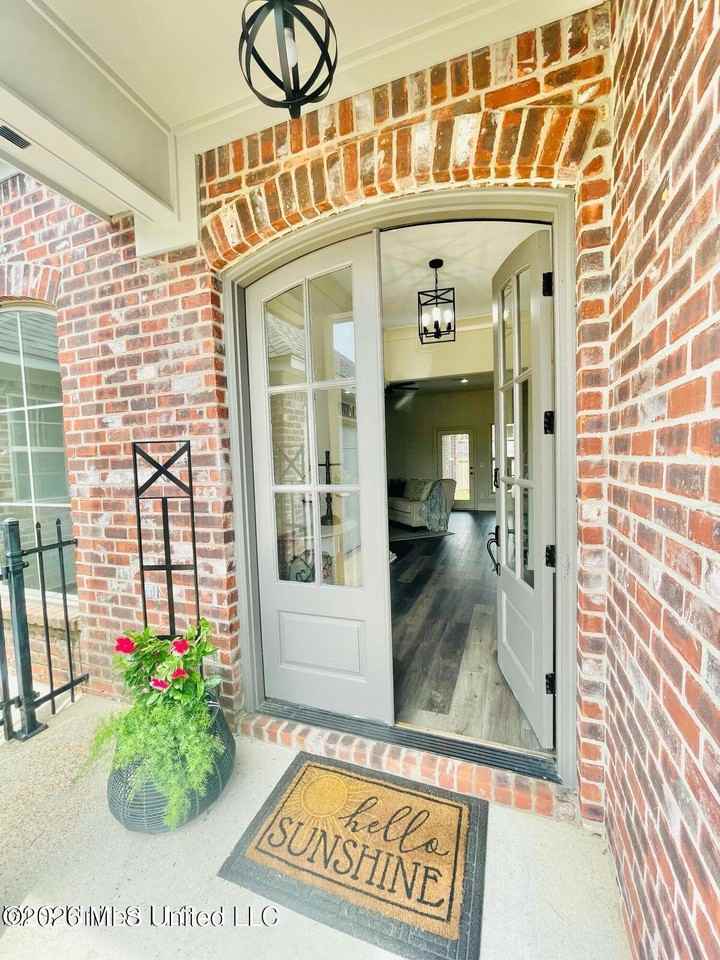 718 Chambord Dr - Photo 4 of 11