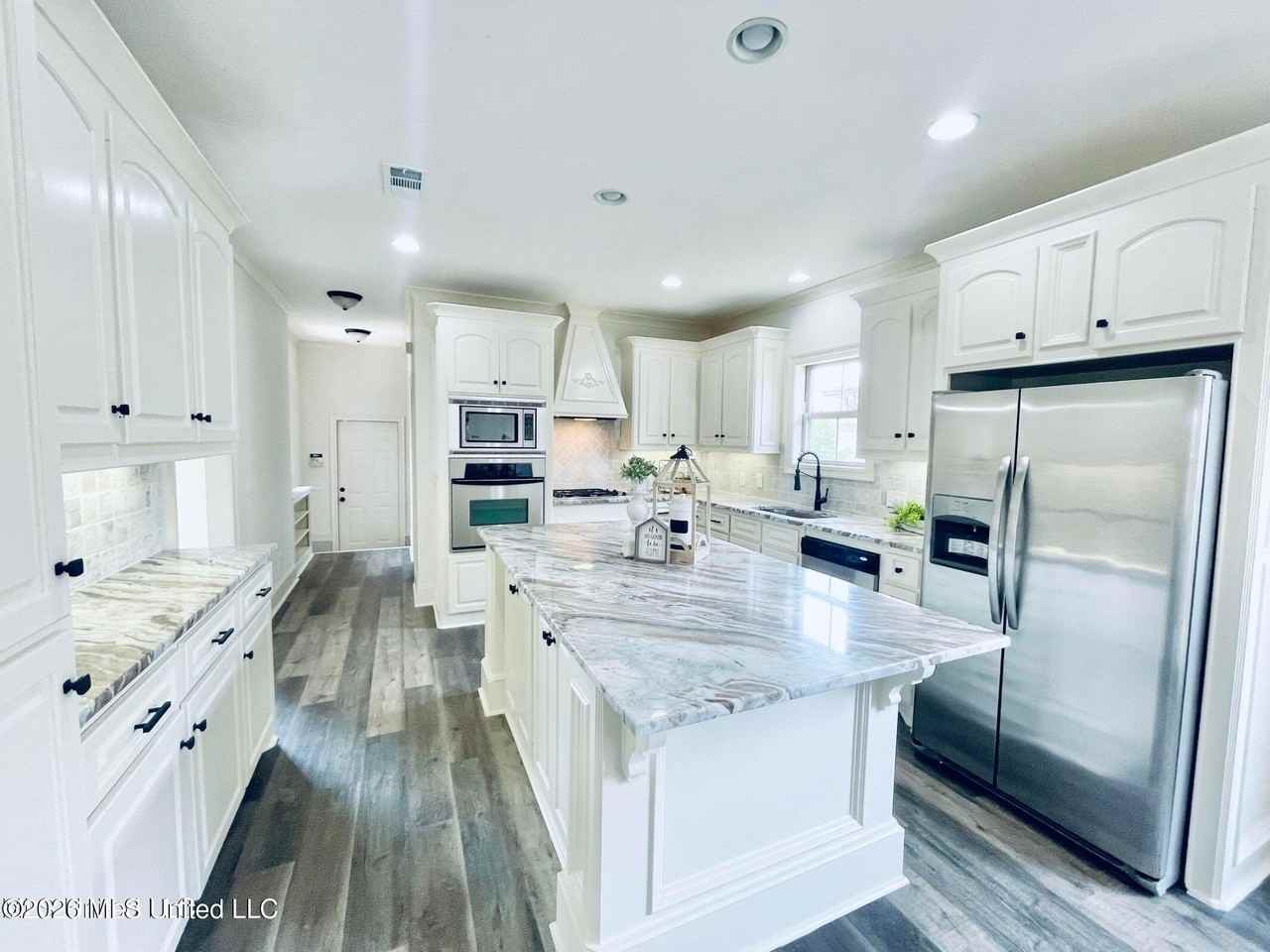 718 Chambord Dr - Photo 5 of 11
