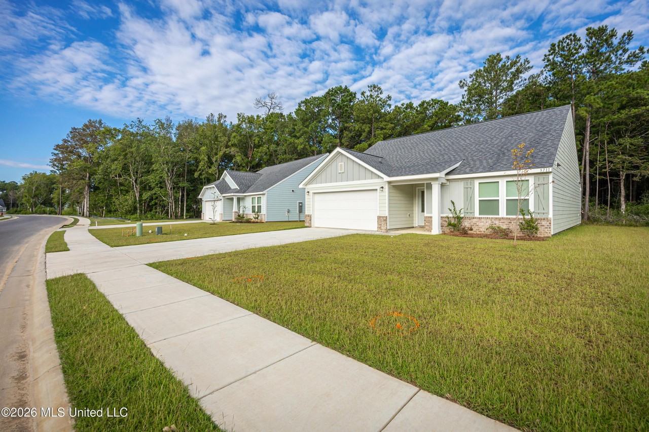 3711 Olivia Dr - Photo 3 of 42