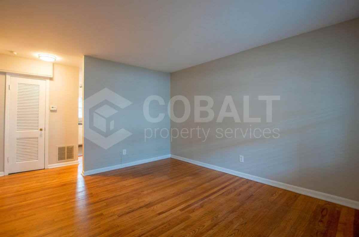 3607 Roxboro Rd Ne #8 - Photo 3 of 10